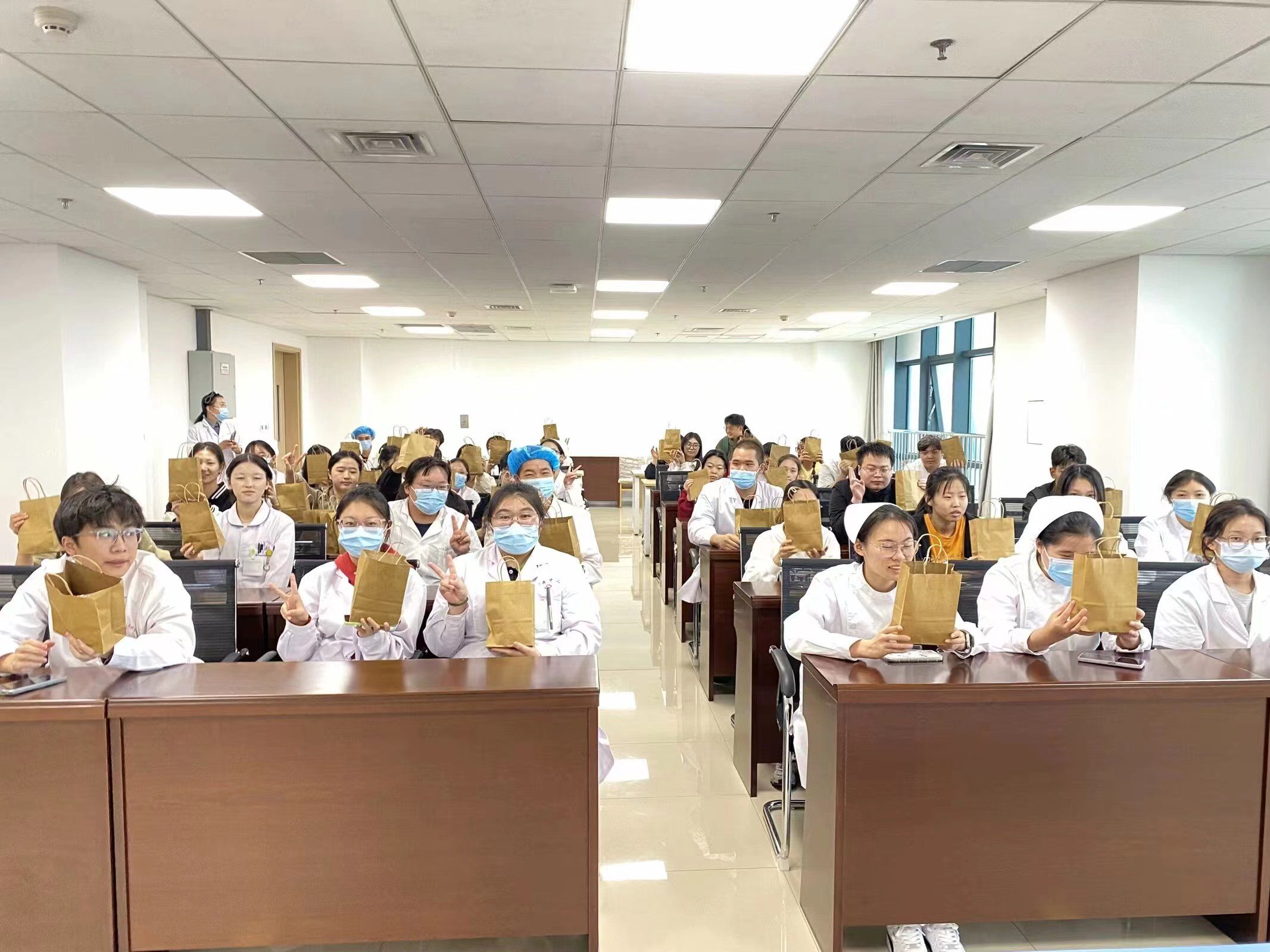 第七臨床醫(yī)學院開展中秋節(jié)學生慰問活動