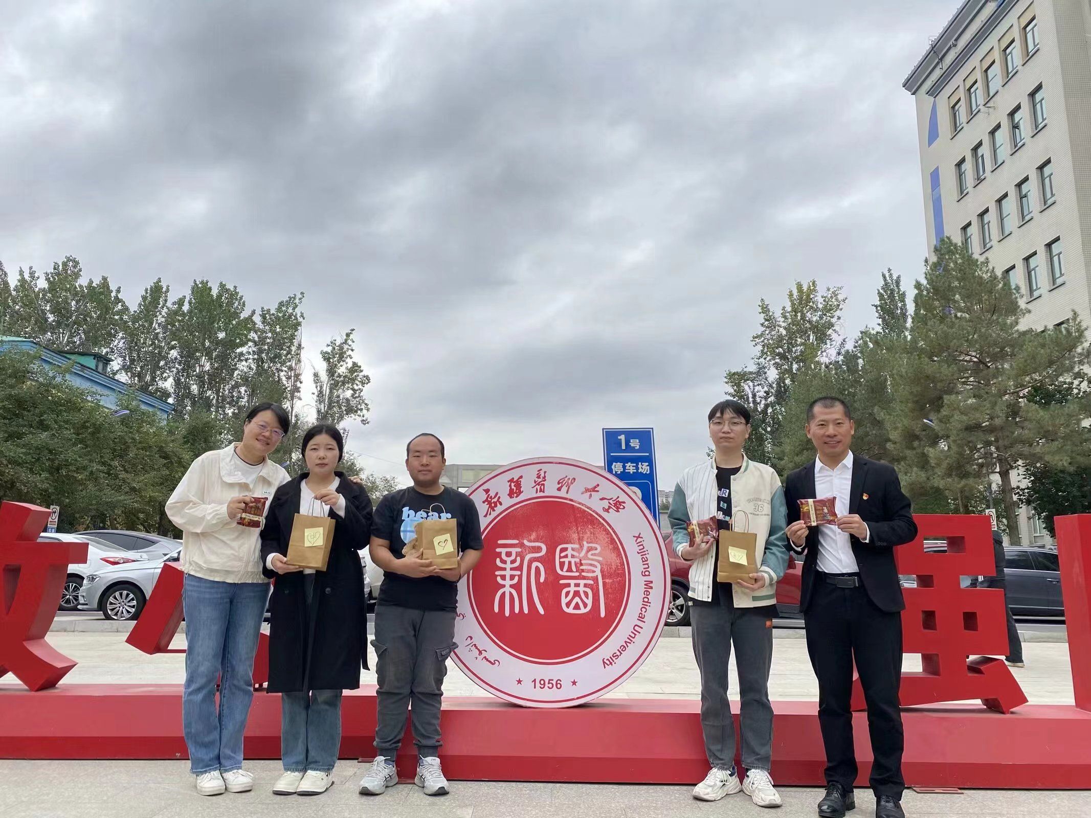 第七臨床醫(yī)學院開展中秋節(jié)學生慰問活動