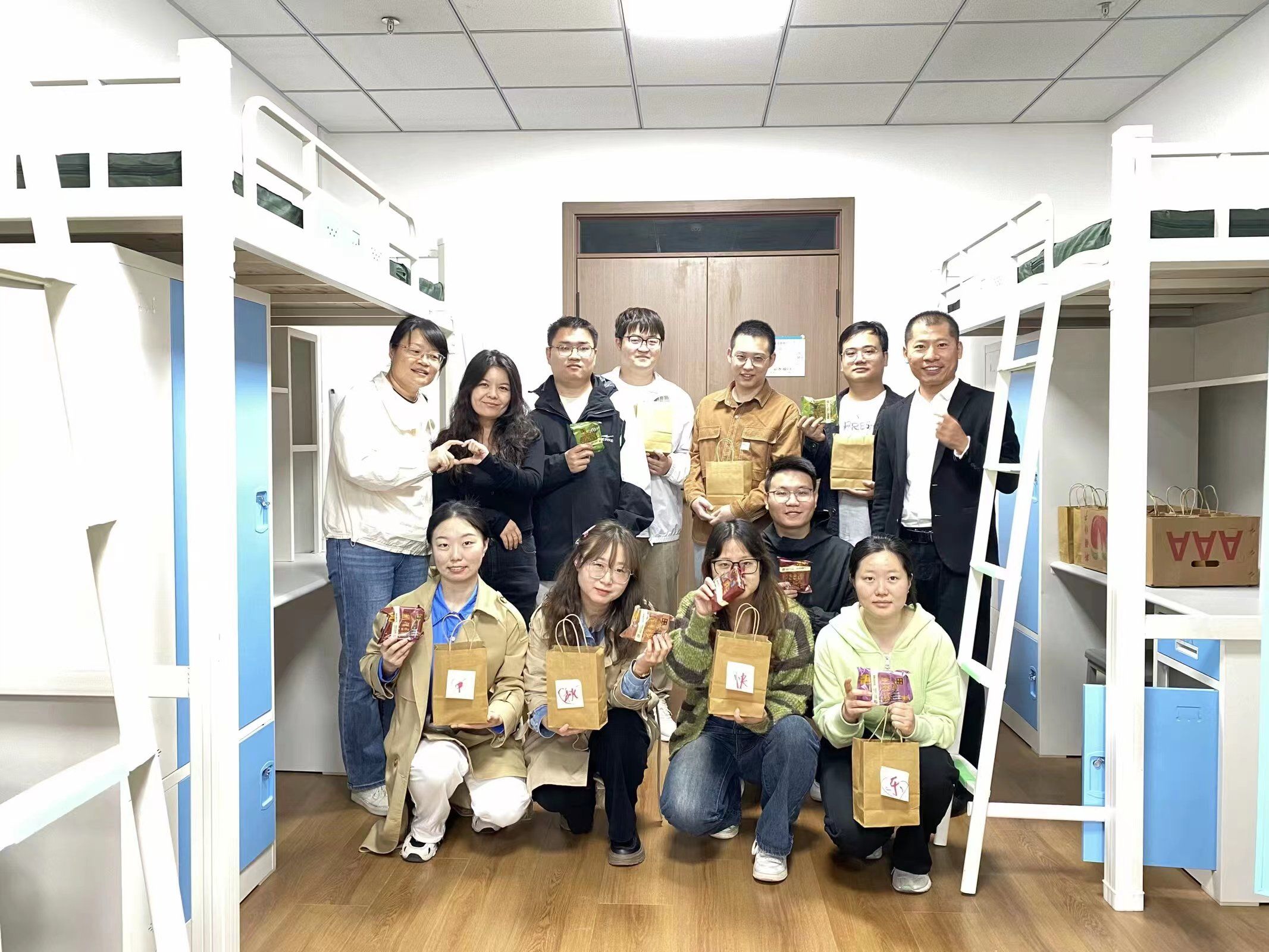 第七臨床醫(yī)學院開展中秋節(jié)學生慰問活動